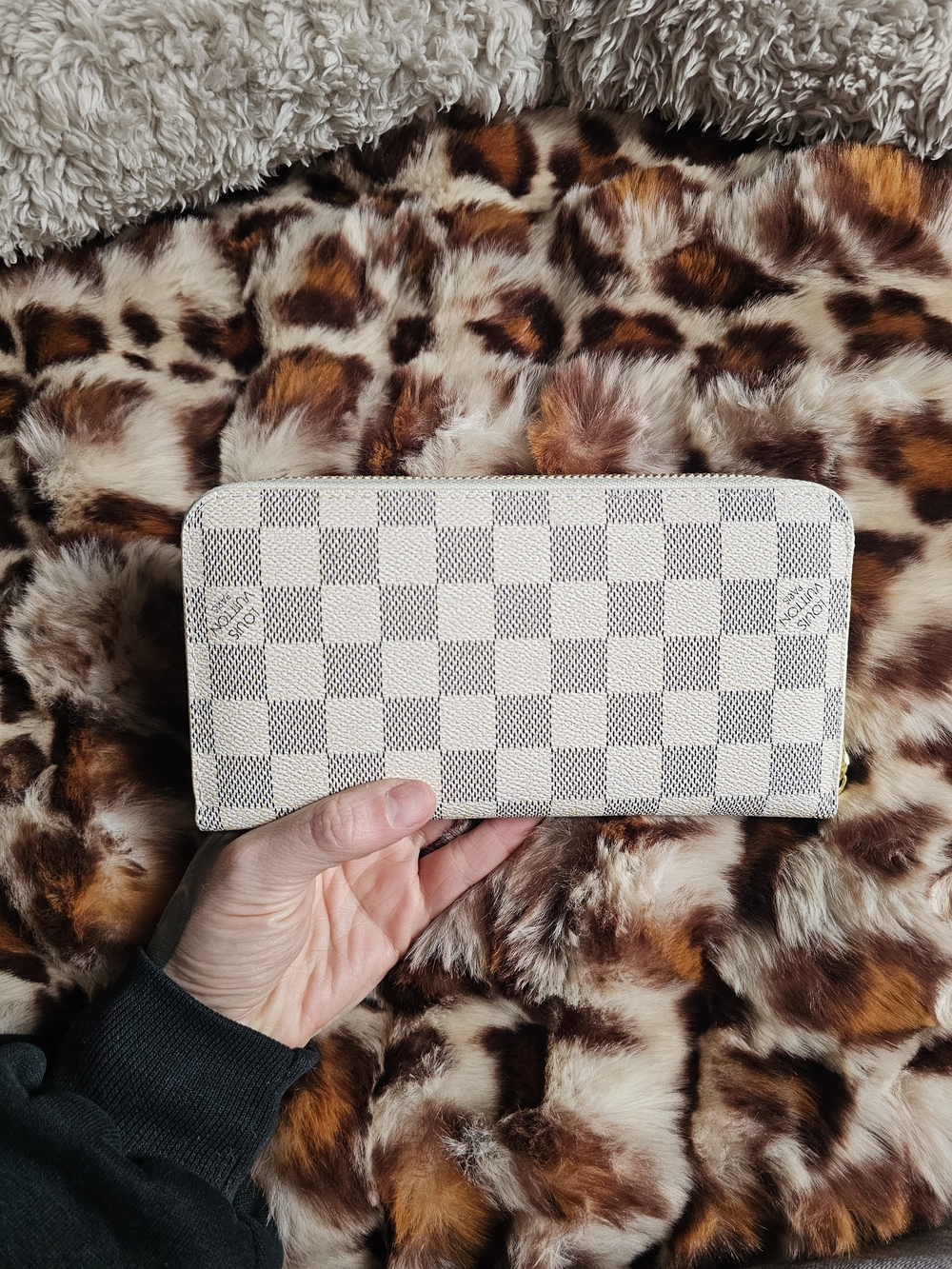 Louis Vuitton Damier Azur Zippy Wallet - White - Picture 2 of 7